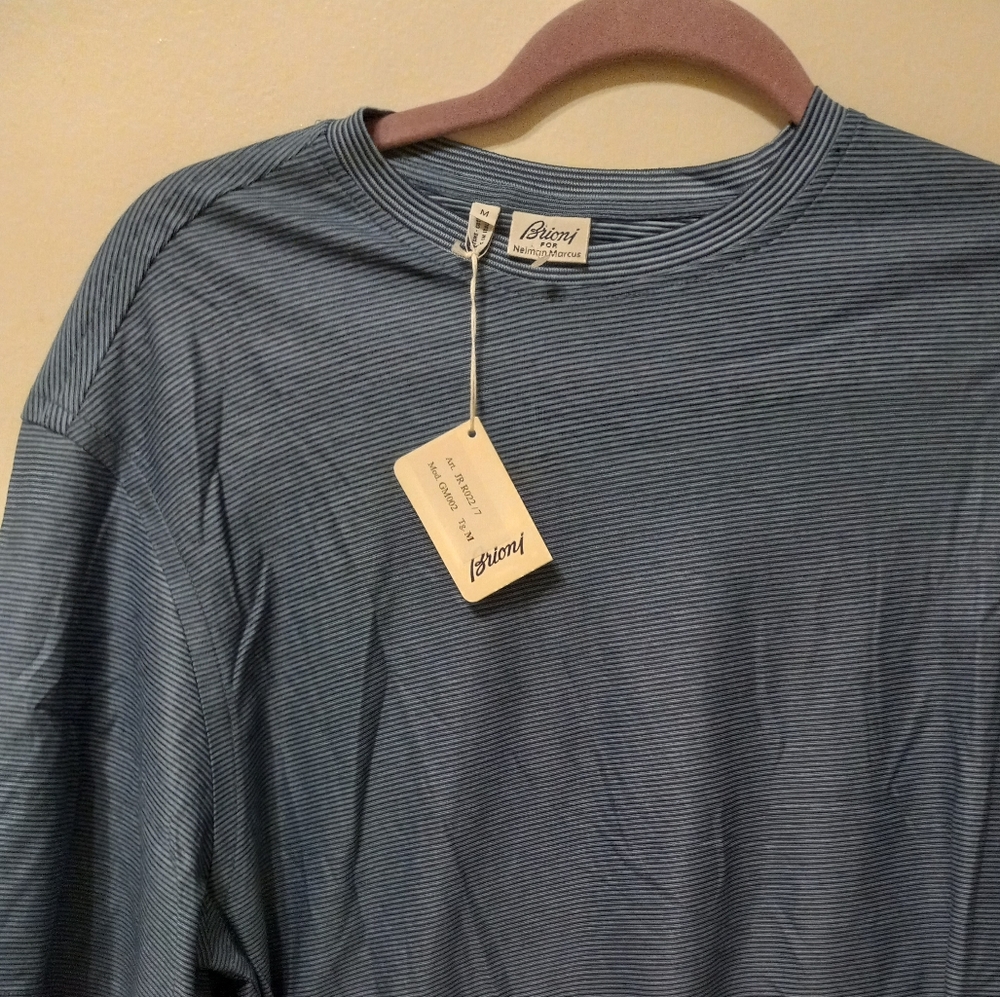 Mens,Brioni t shirt..size medium, NWT
